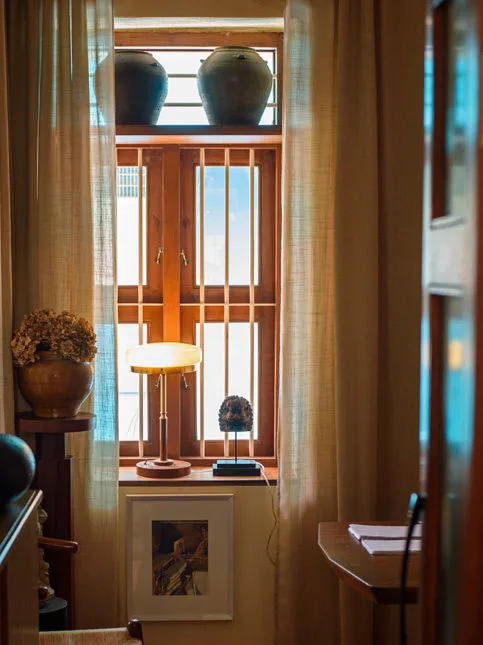 Beautifully Decorated Rustic Window Sill - Beautiful Homes
