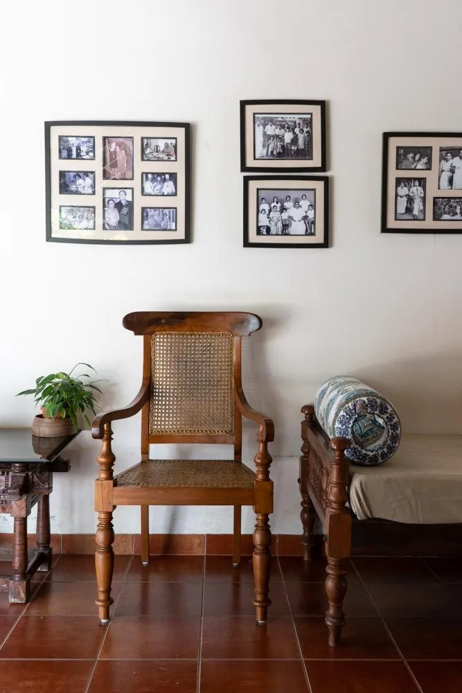 The house has solid wood furniture - Beautiful Homes